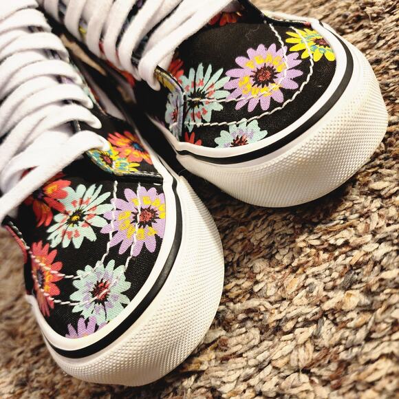 Vans Black Floral Lace-Up Sneakers Size 6.5 Cottagecore - Picture 5 of 8